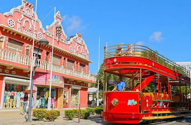 Hacienda Apartments Near The Beach オラニエスタッド アルバ